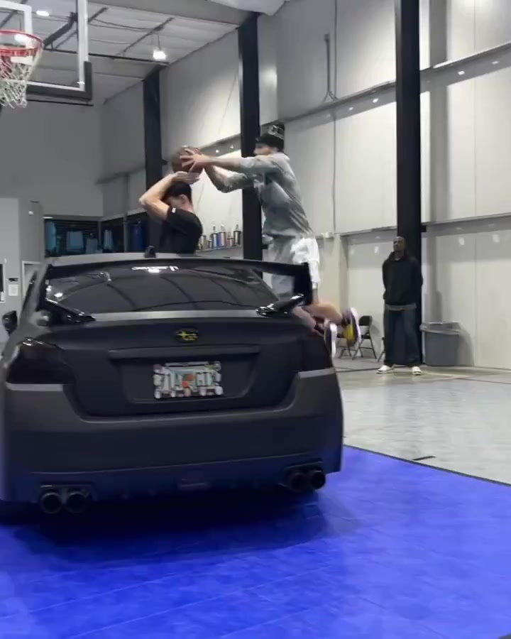 DG视讯官网平台哪个更好?美媒晒麦克朗训练飞跃汽车扣篮🚗一气呵成完美落地