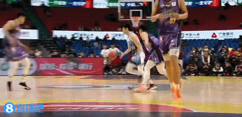 DB视讯百家乐遮天蔽日!吴超反击想扣 曲笑宇垂直上升钉板大帽将球扇飞