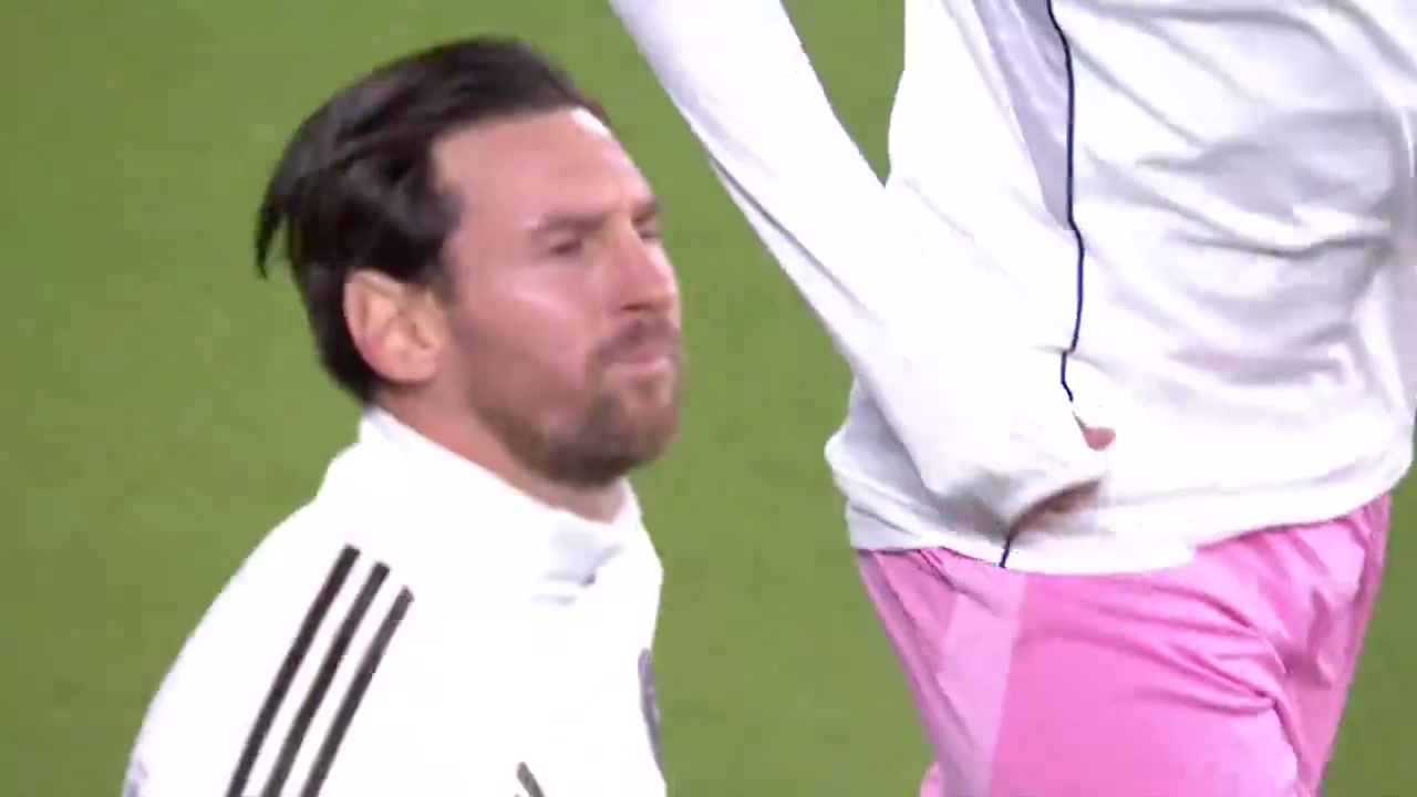 DB视讯官方登录入口今晚大开杀戒？梅西出场热身&即将首发，主场球迷挂横幅狠狠嘲讽