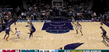 DB电子官网不容易！努尔基奇内外开花连得5分 拿到18分创黄蜂生涯新高