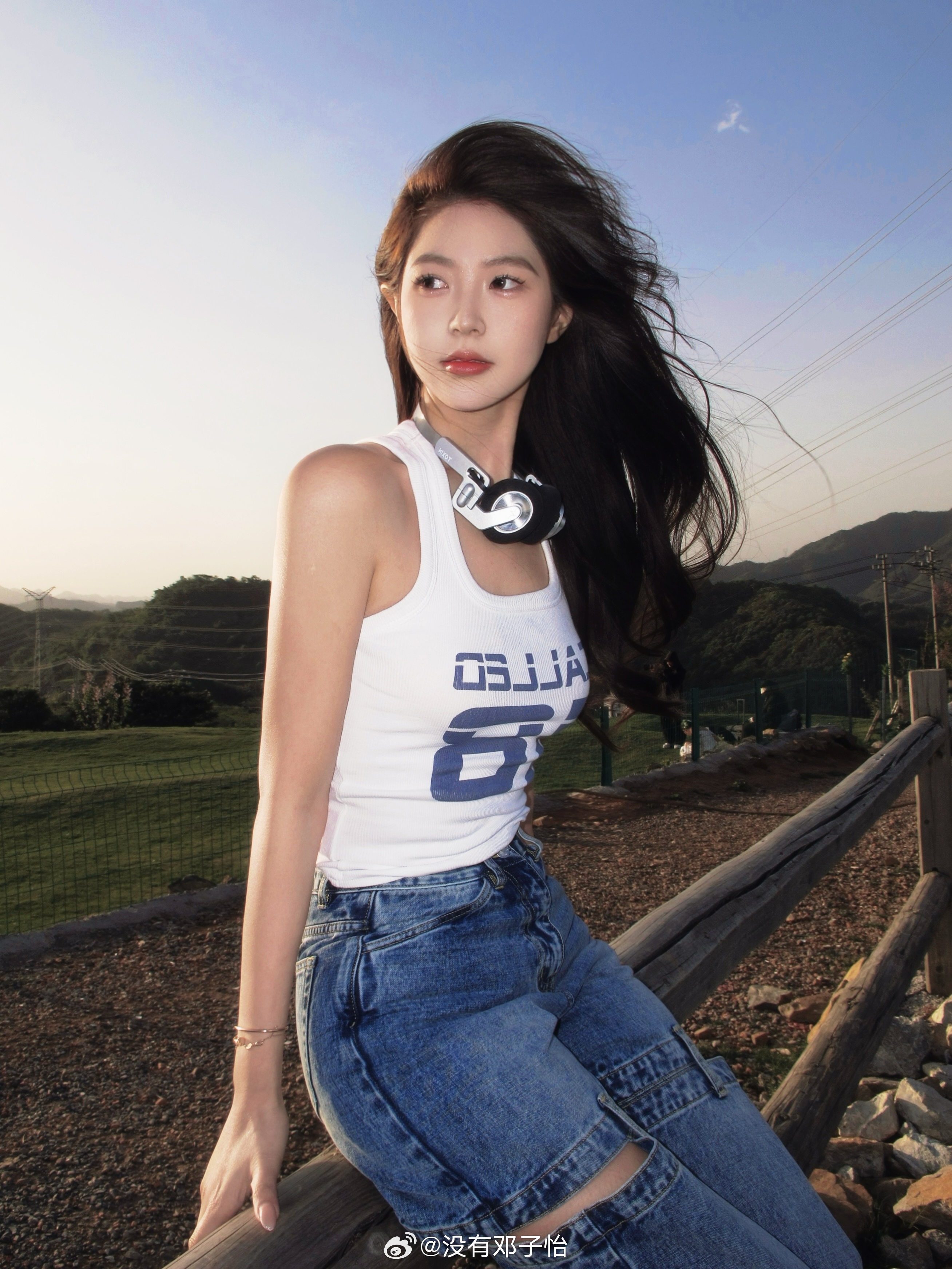 DB真人旗舰火辣身材😍😍meiko女友邓子怡晒照：生命力溢出屏幕啦