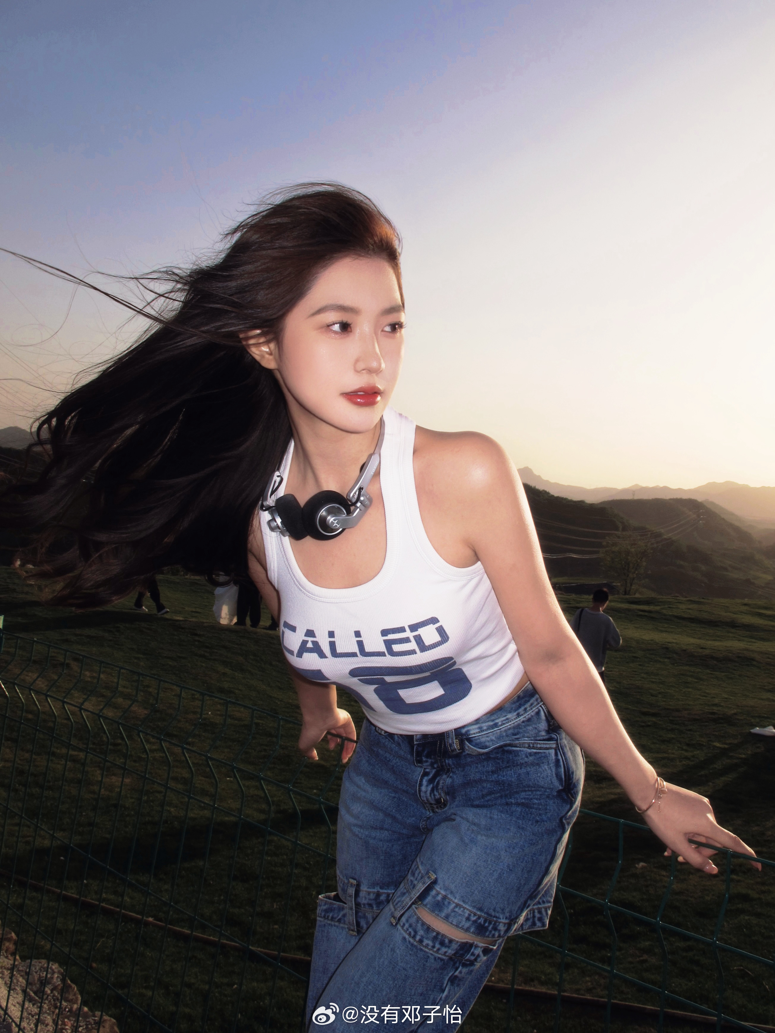 DB真人旗舰火辣身材😍😍meiko女友邓子怡晒照：生命力溢出屏幕啦