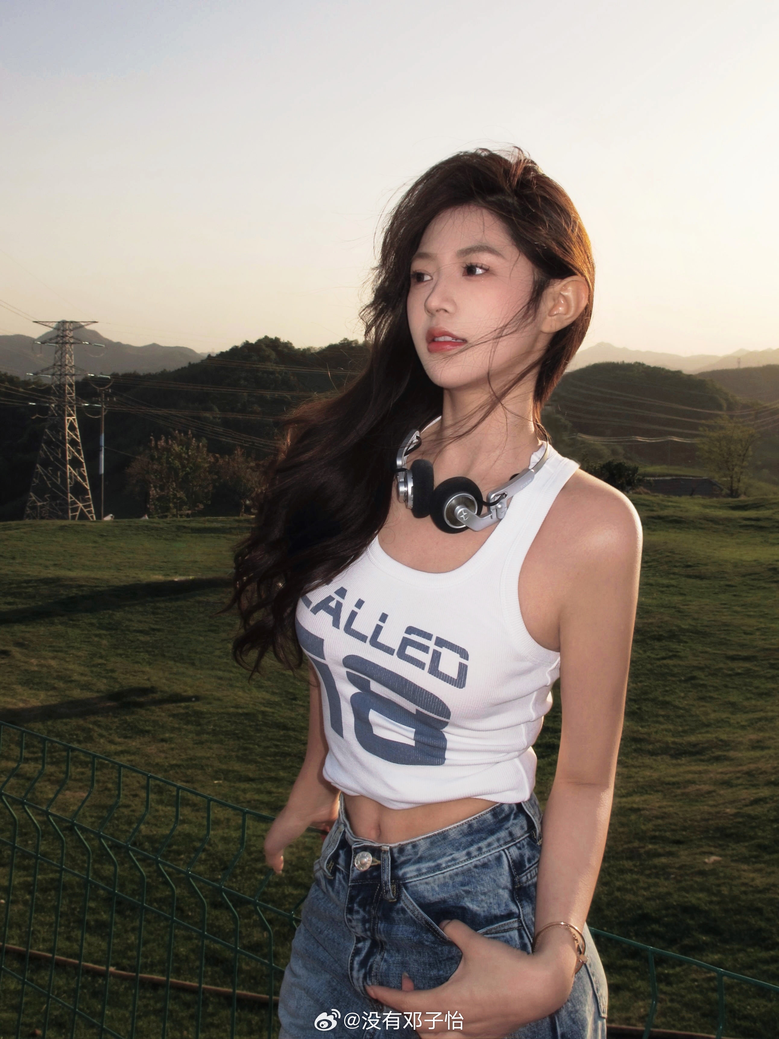 DB真人旗舰火辣身材😍😍meiko女友邓子怡晒照：生命力溢出屏幕啦