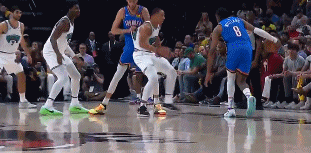 DB官网在线登录入口悬念要回来了？亚历山大&霍姆格伦连中三分打停灰熊&分差仅剩13分