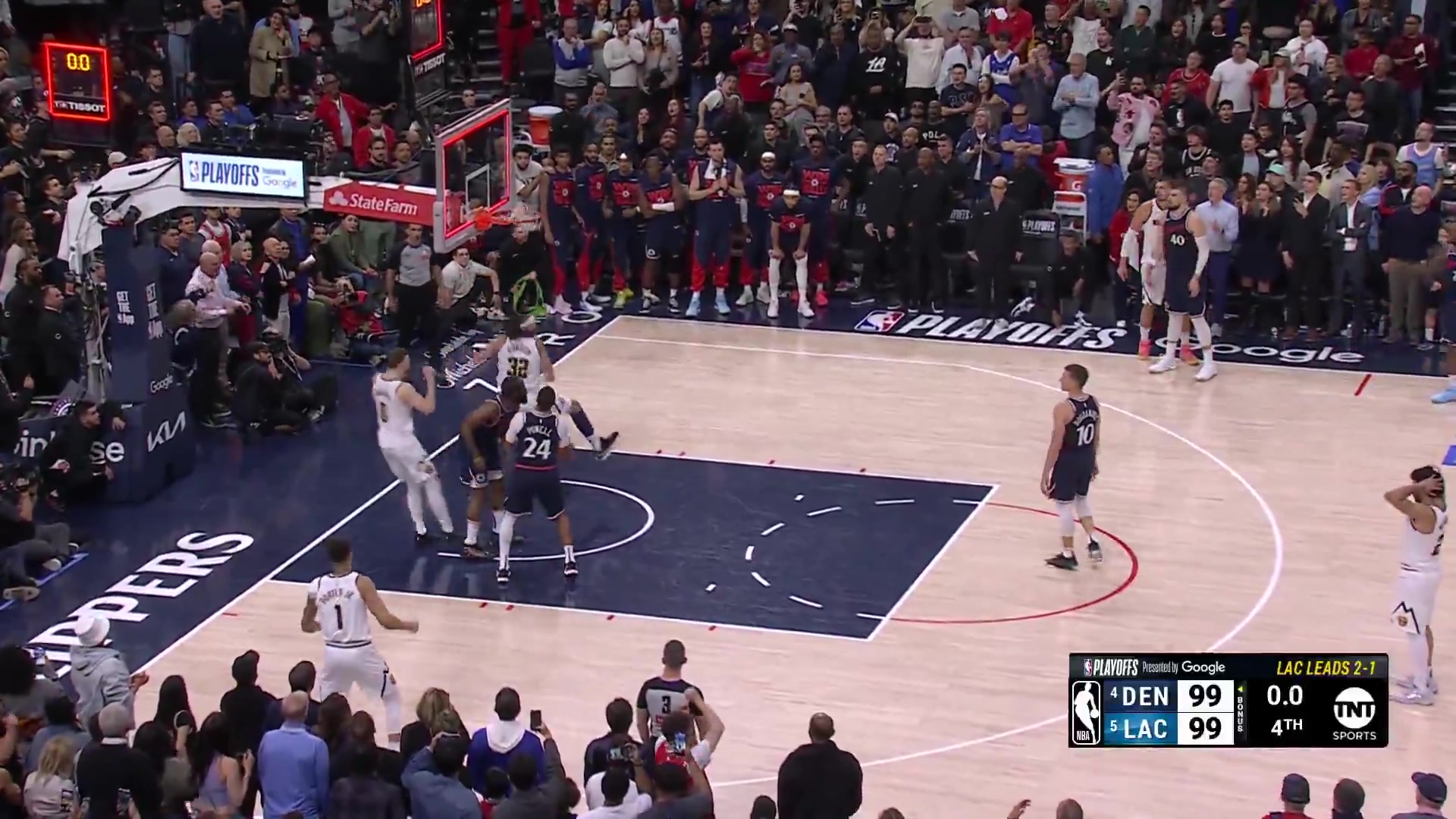 DB真人旗舰妹超时啊啊🤯！NBA官方晒戈登绝杀瞬间：灯亮时球刚好脱离手指