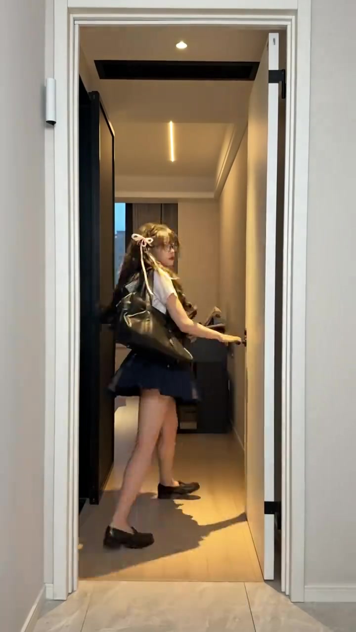 DB视讯官方登录入口主持人骆歆分享异世界转场：这是把我带哪儿来了？？